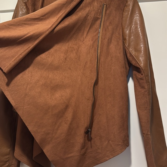 Blank NYC brown pleather and faux suede asymmetric jacket- large - Picture 3 of 6